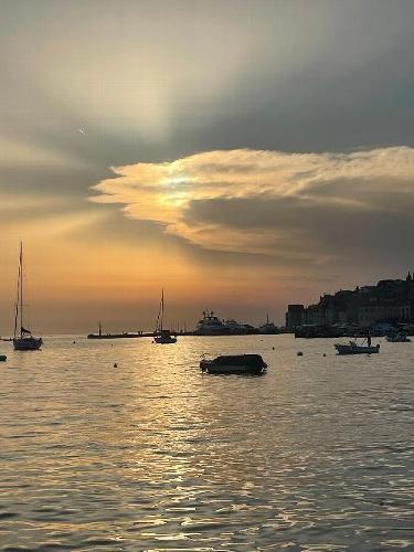 My top 5 mindfulness meditations to help you find your calm Taking a bit of time out to do some meditation gives you a chance to rewire your brain and your body.